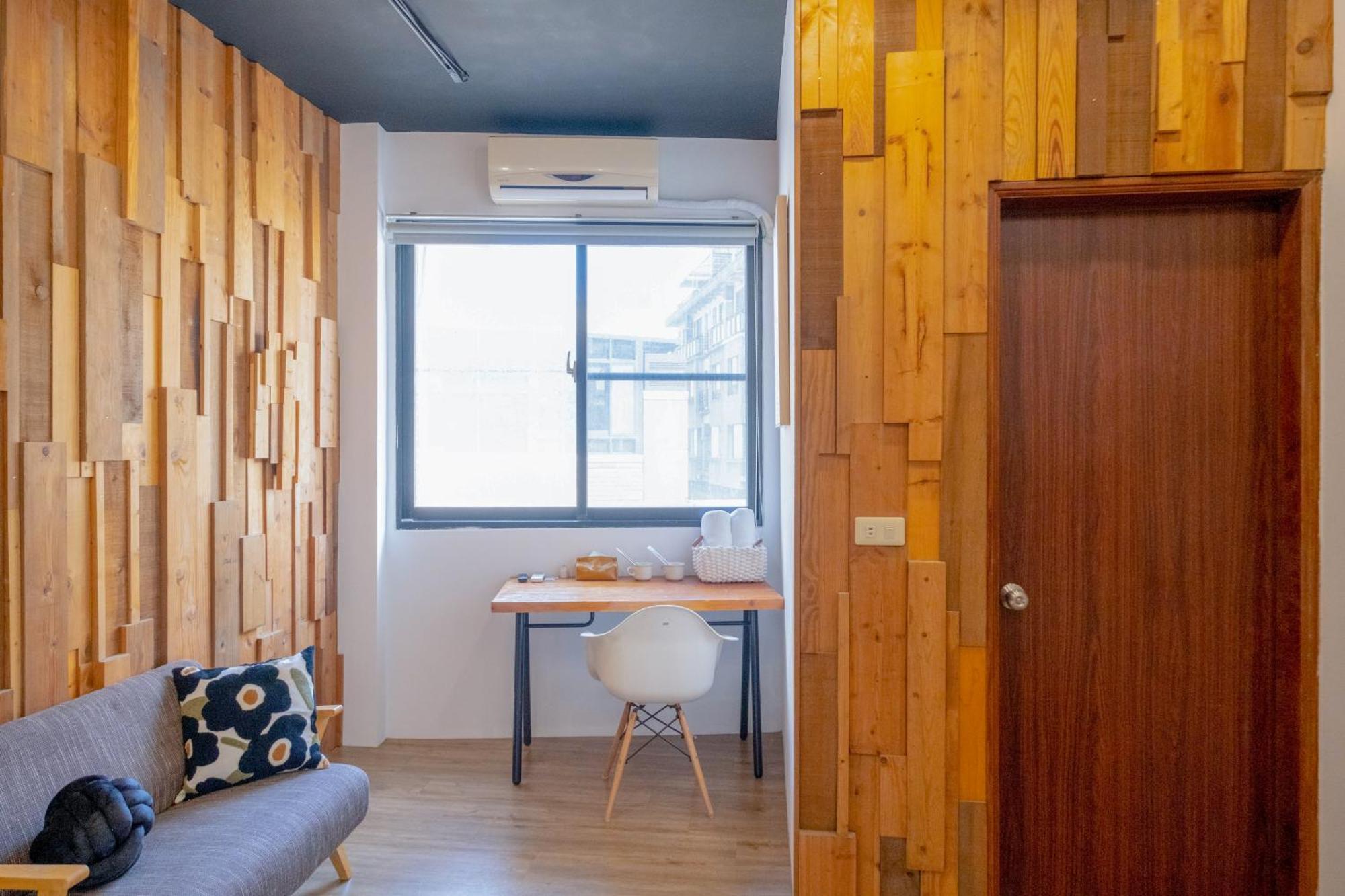 Re+Wood Guesthouse Tainan Exterior photo